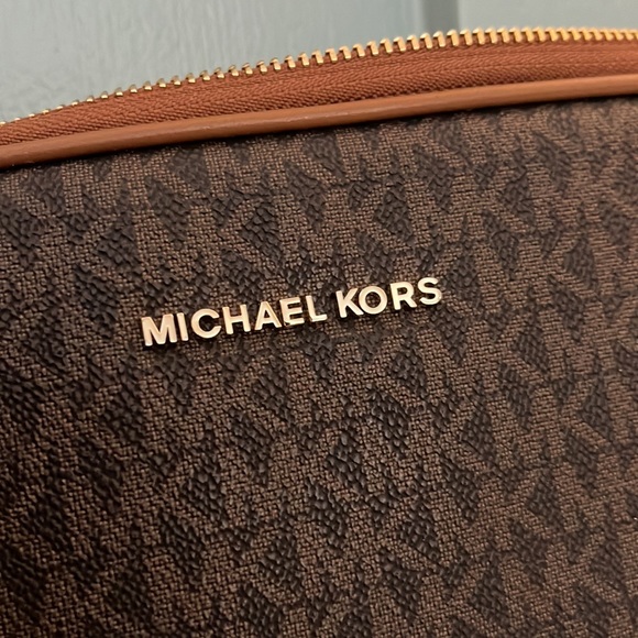 Michael Kors laptop/Tablet case - Picture 7 of 9